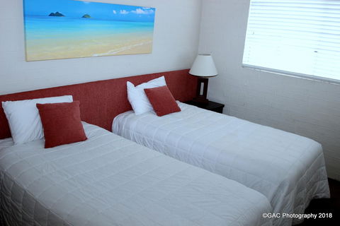Mollymook Cove Apartments - Holiday Cairns 20