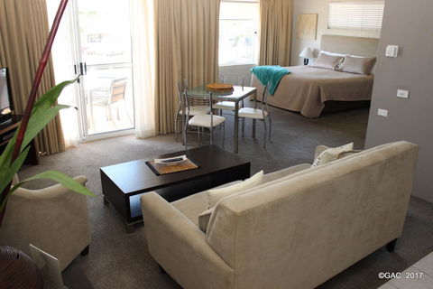Mollymook Cove Apartments - Holiday Cairns 19
