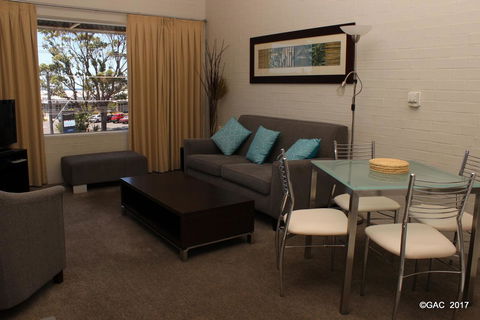 Mollymook Cove Apartments - Holiday Cairns 3