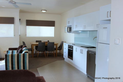Mollymook Cove Apartments - Holiday Cairns 15