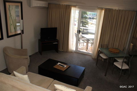 Mollymook Cove Apartments - Holiday Cairns 10