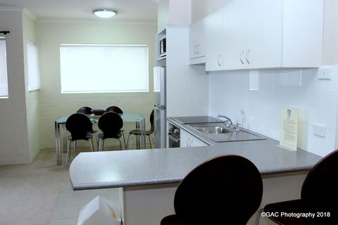 Mollymook Cove Apartments - Holiday Cairns 24