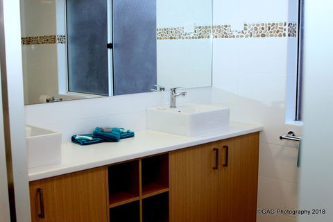 Mollymook Cove Apartments - Holiday Cairns 28