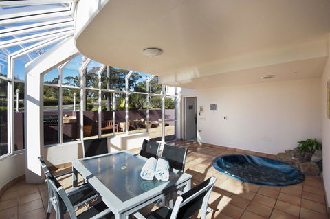 Mollymook Cove Apartments - Holiday Cairns 35