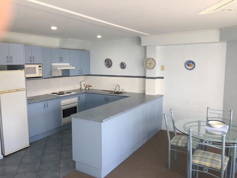 Breakers Apartments - Holiday Cairns 8