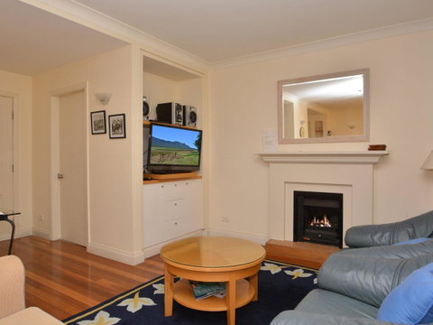 Villa 2br Prosecco Villa Located Within Cypress Lakes Resort - Holiday Cairns 1