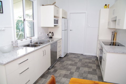 Fleur Cottage, 7 Willow Street - Holiday Cairns 2