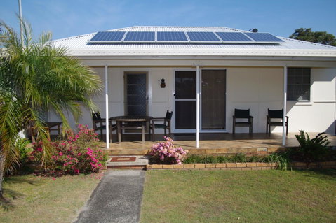 Fleur Cottage, 7 Willow Street - Holiday Cairns 1