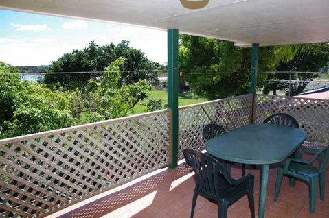 Bellhaven 2, 17 Willow Street - Holiday Cairns 2