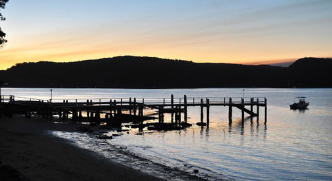 Refuge Cove On Pittwater - Holiday Cairns 13
