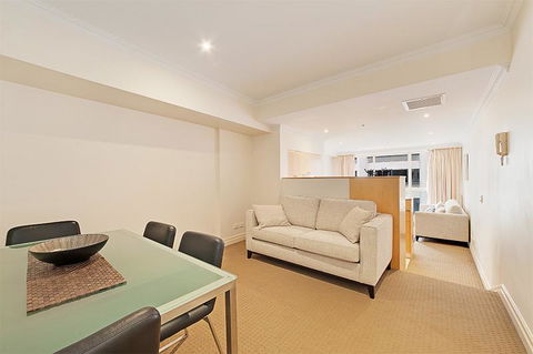 Wyndel Apartments Sydney CBD - Bond - Holiday Cairns 9