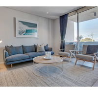 Oceanside Elegance At Superb Home Steps From Sand - Holiday Cairns