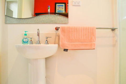 Yigala House - Holiday Cairns 28