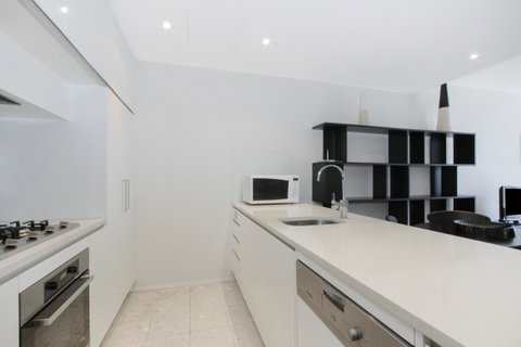 Lakefront 116 Kingston ACT - Holiday Cairns 22