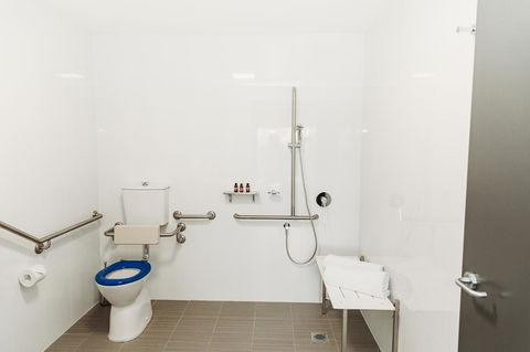 Coniston Hotel Wollongong - Holiday Cairns 26