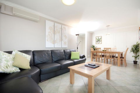 Sails Apartments - Holiday Cairns 19