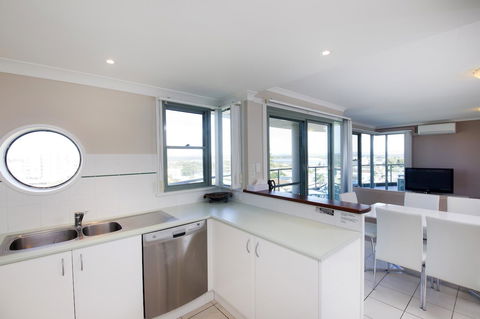 Sails Apartments - Holiday Cairns 2
