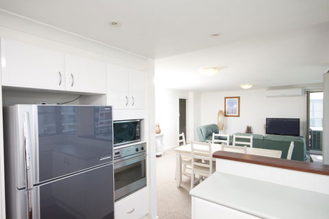 Sails Apartments - Holiday Cairns 17
