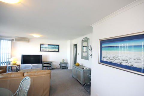 Sails Apartments - Holiday Cairns 23