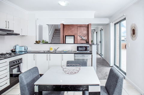 DD Apartments On Darling Harbour - Holiday Cairns 1