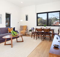Stylish Apartment With Garage Near Bondi Beach - Holiday Cairns
