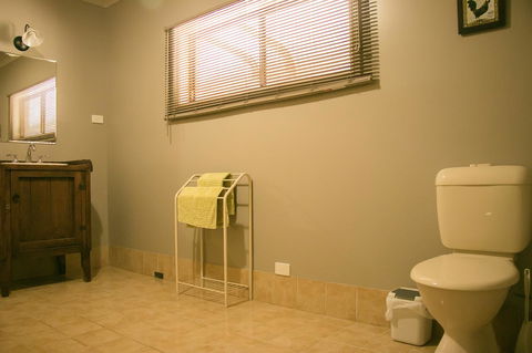 Ironstone Estate Lovedale - Holiday Cairns 9