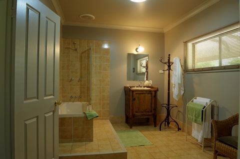 Ironstone Estate Lovedale - Holiday Cairns 32