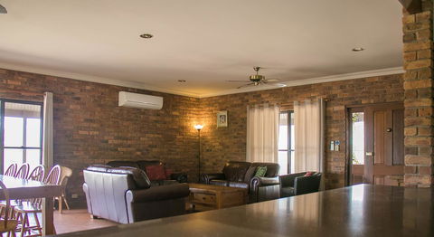 Ironstone Estate Lovedale - Holiday Cairns 17