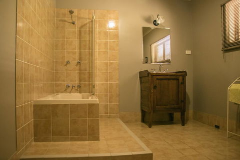 Ironstone Estate Lovedale - Holiday Cairns 10