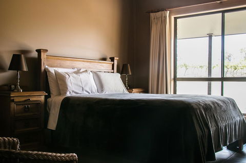 Ironstone Estate Lovedale - Holiday Cairns 22