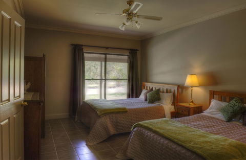 Ironstone Estate Lovedale - Holiday Cairns 41