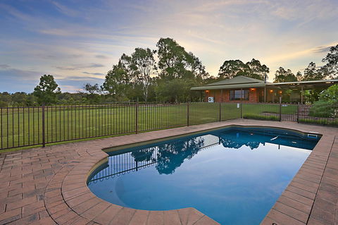 Ironstone Estate Lovedale - Holiday Cairns 0