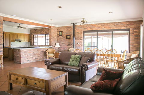 Ironstone Estate Lovedale - Holiday Cairns 19