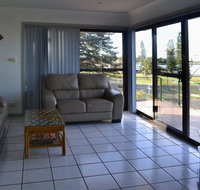 Oxley 8 at Tuncurry - Holiday Cairns
