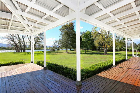 Terara Riverside Retreat - Holiday Cairns 37