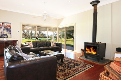 Terara Riverside Retreat - Holiday Cairns 0