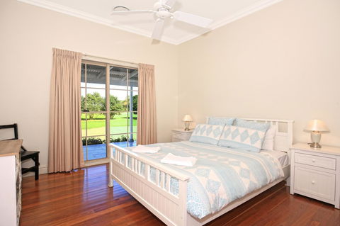 Terara Riverside Retreat - Holiday Cairns 11