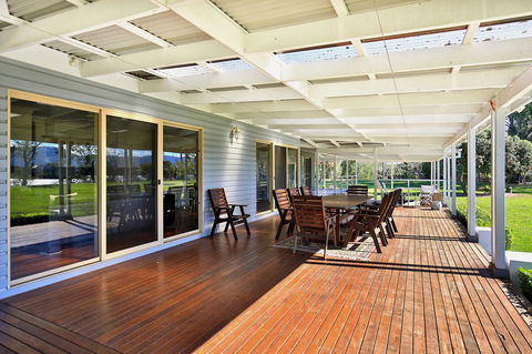 Terara Riverside Retreat - Holiday Cairns 21