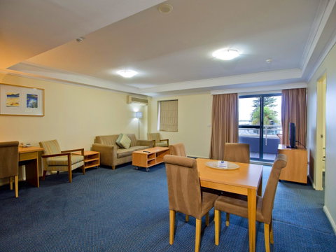 Oaks The Entrance Waterfront Suites - Holiday Cairns 8