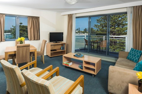 Oaks The Entrance Waterfront Suites - Holiday Cairns 2