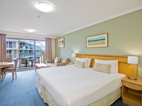 Oaks The Entrance Waterfront Suites - Holiday Cairns 10
