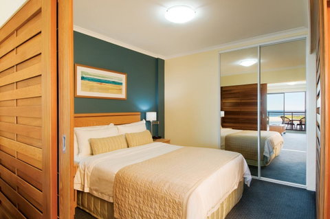 Oaks The Entrance Waterfront Suites - Holiday Cairns 3