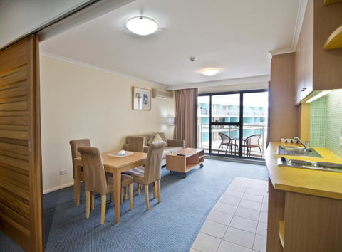 Oaks The Entrance Waterfront Suites - Holiday Cairns 11