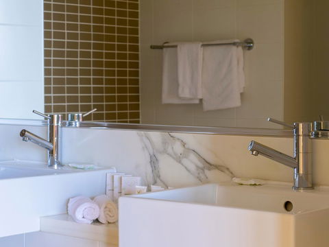 Sage Hotel Wollongong - Holiday Cairns 1