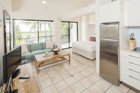 Julians Apartments - Holiday Cairns 30