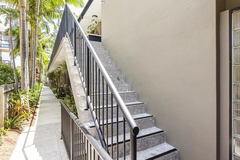 Julians Apartments - Holiday Cairns 24