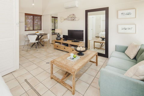 Julians Apartments - Holiday Cairns 17