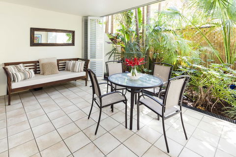 Julians Apartments - Holiday Cairns 28