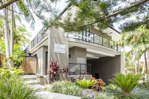Julians Apartments - Holiday Cairns 0
