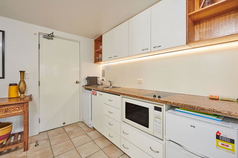 Julians Apartments - Holiday Cairns 10